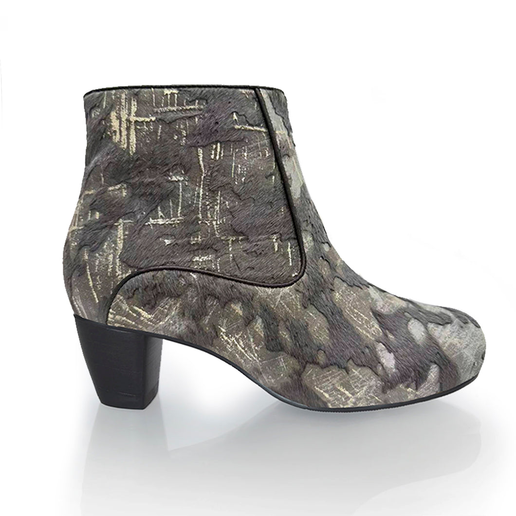 Addú steingrá með gulli